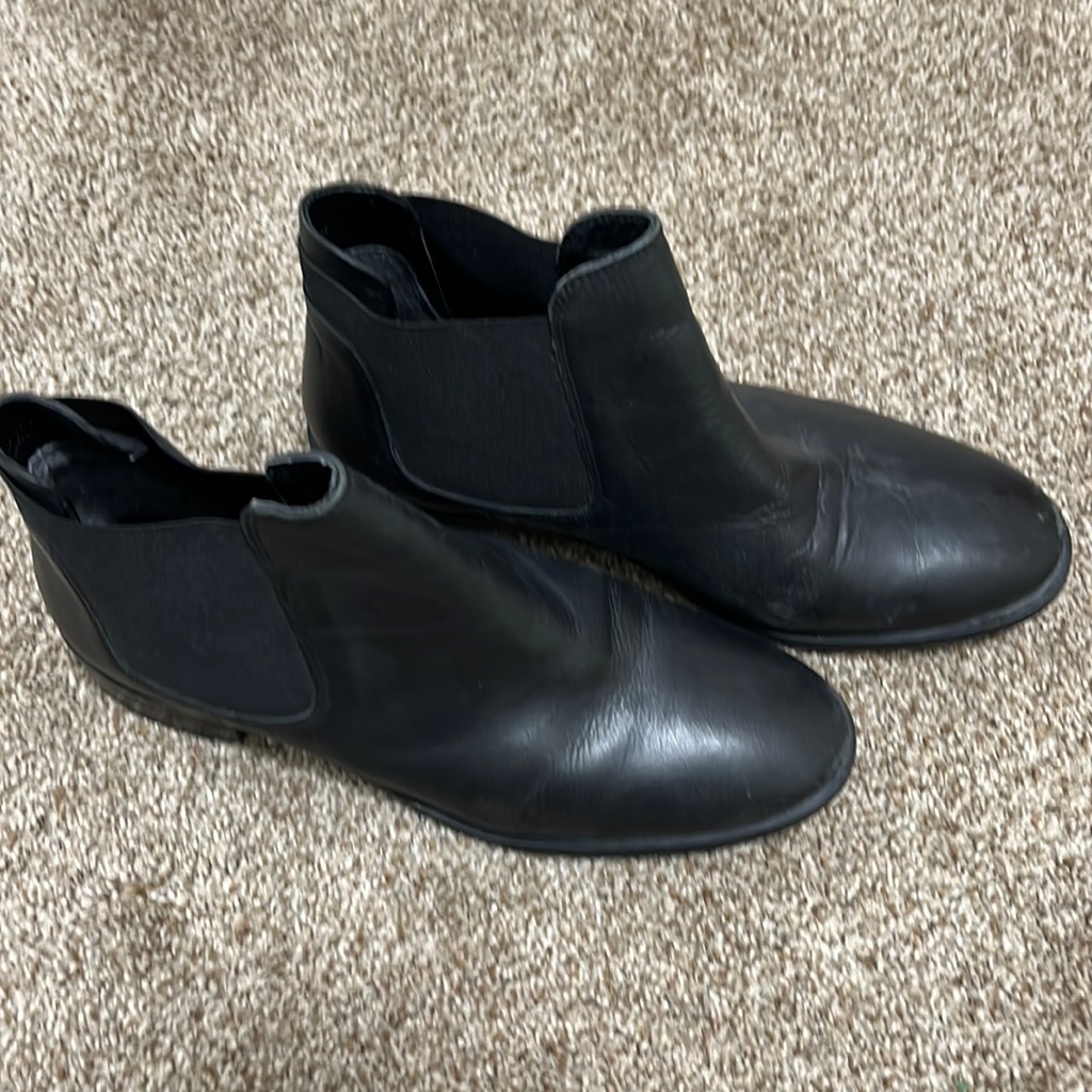 Top Shop Black Booties! Great For Any Occasion! Small Heel And Super Comfortable